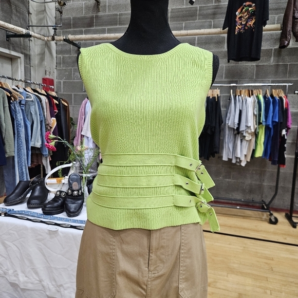 Y2K Vintage Green Buckle Accent Ribbed Tank Top - Picture 2 of 6